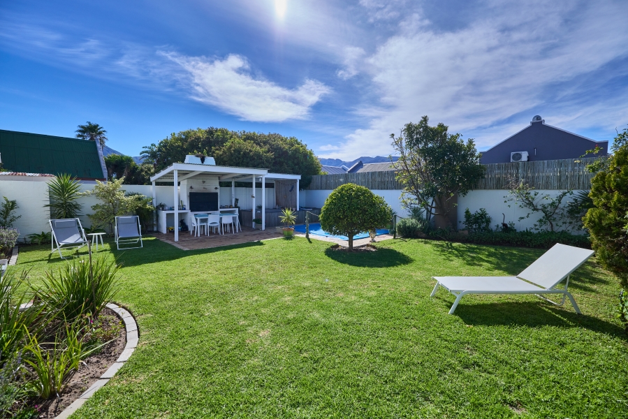 3 Bedroom Property for Sale in Milkwood Park Western Cape